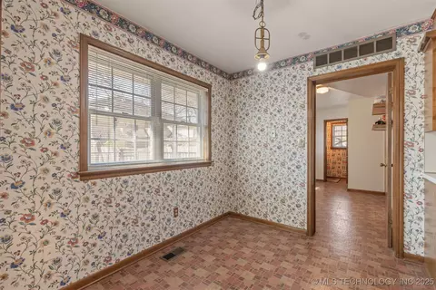 2110 E 52nd Pl, Tulsa, OK 74105 photo 19
