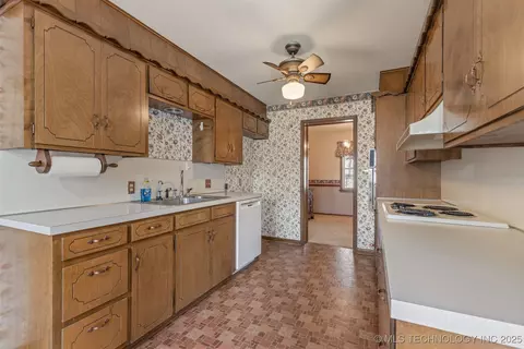 2110 E 52nd Pl, Tulsa, OK 74105 photo 21