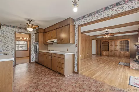 2110 E 52nd Pl, Tulsa, OK 74105 photo 20