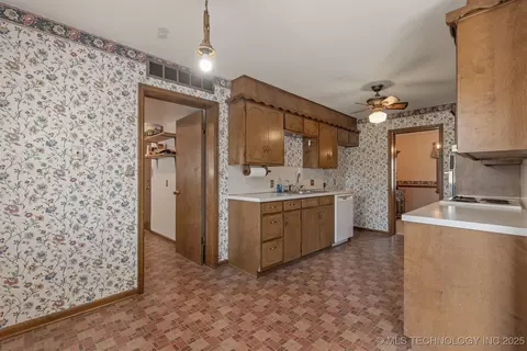 2110 E 52nd Pl, Tulsa, OK 74105 photo 18