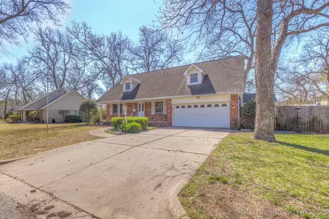 2110 E 52nd Pl, Tulsa, OK 74105 photo 3