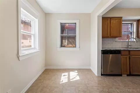 2848 E Admiral Ct, Tulsa, OK 74110 photo 12