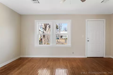 2848 E Admiral Ct, Tulsa, OK 74110 photo 4