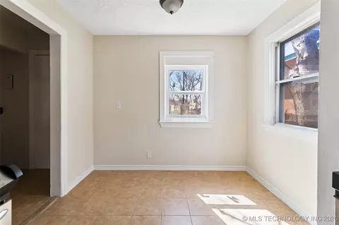 2848 E Admiral Ct, Tulsa, OK 74110 photo 11