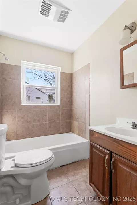 2848 E Admiral Ct, Tulsa, OK 74110 photo 18