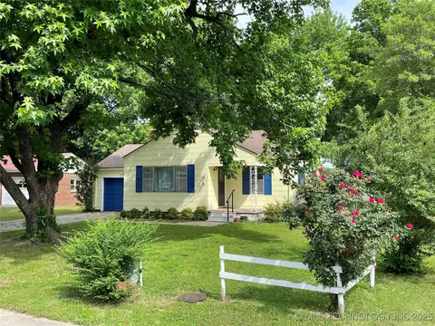 15 Irving St, Pryor, OK 74361