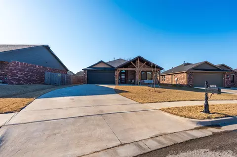 3623 E Cherry Hill Ct, Broken Arrow, OK 74014 photo 2