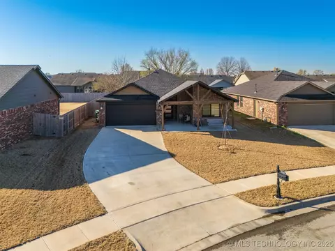 3623 E Cherry Hill Ct, Broken Arrow, OK 74014 photo 4