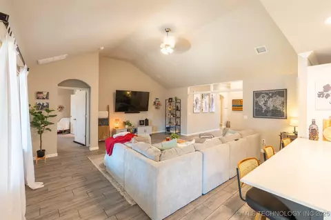 3623 E Cherry Hill Ct, Broken Arrow, OK 74014 photo 10