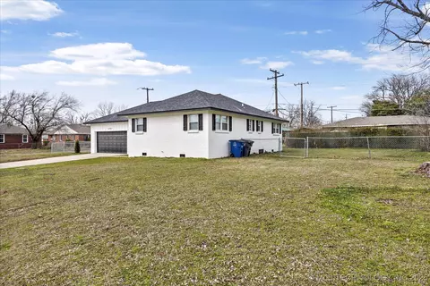 10907 E 4th Pl, Tulsa, OK 74128 photo 2