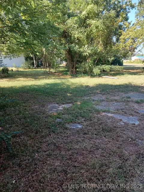 SE Main, Checotah, OK 74426 photo 3