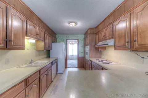9135 E 67th Ct, Tulsa, OK 74133 photo 4