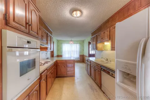 9135 E 67th Ct, Tulsa, OK 74133 photo 3