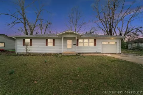 20 S Orphan St, Pryor, OK 74361