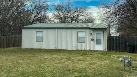 305 W Adler, Davis, OK 73030 photo 2