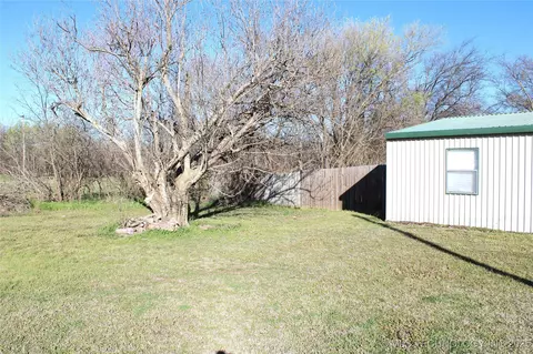 305 W Adler, Davis, OK 73030 photo 3