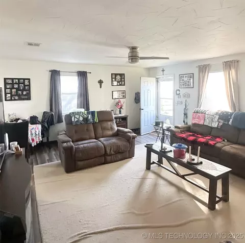 305 W Adler, Davis, OK 73030 photo 5