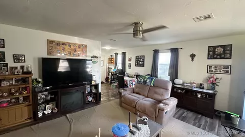 305 W Adler, Davis, OK 73030 photo 6