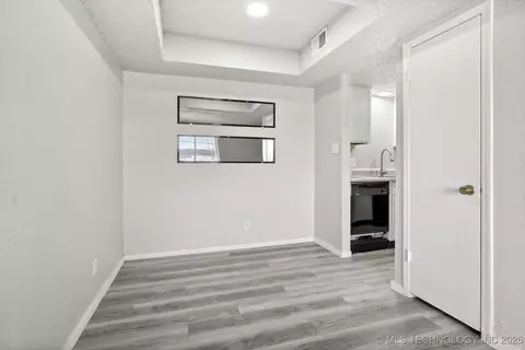 2219 E 66th Place 903, Tulsa, OK 74136 photo 9