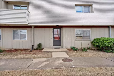 2219 E 66th Place 903, Tulsa, OK 74136 photo 4