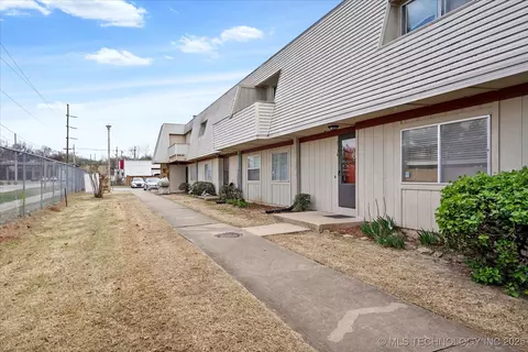 2219 E 66th Place 903, Tulsa, OK 74136 photo 2