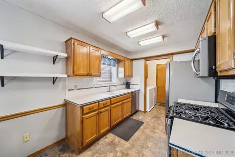 12418 E 35th St, Tulsa, OK 74146 photo 12