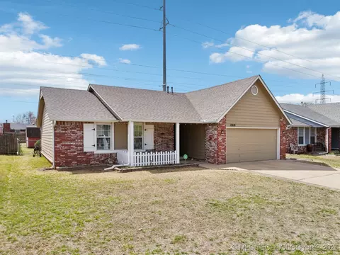 12418 E 35th St, Tulsa, OK 74146 photo 2