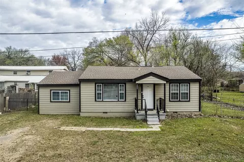 407 E Hickory St, Coweta, OK 74429