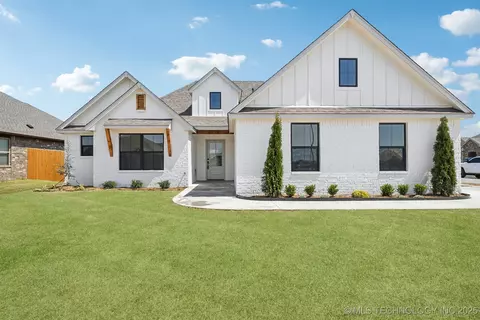 10725 S 279th East Ave, Coweta, OK 74429