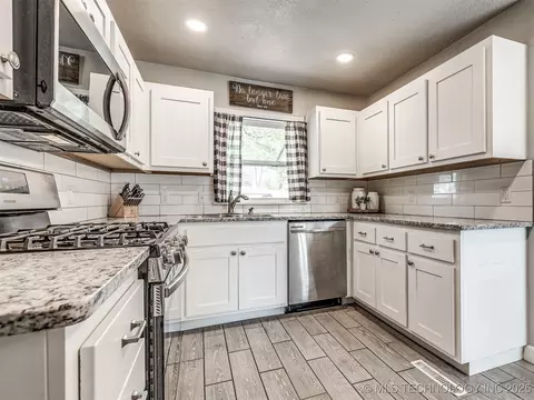 1605 E 54th Pl, Tulsa, OK 74105 photo 23