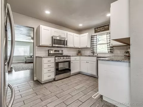 1605 E 54th Pl, Tulsa, OK 74105 photo 24