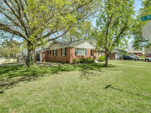 1605 E 54th Pl, Tulsa, OK 74105 photo 5