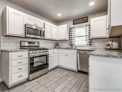 1605 E 54th Pl, Tulsa, OK 74105 photo 17
