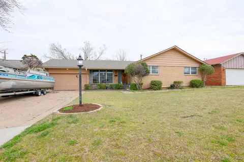 6759 E 26th Ct, Tulsa, OK 74129 photo 3