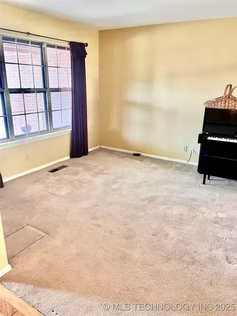 10927 E 19th Pl, Tulsa, OK 74128 photo 8
