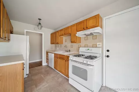 9761 E 5th St, Tulsa, OK 74128 photo 11