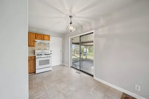 9761 E 5th St, Tulsa, OK 74128 photo 9
