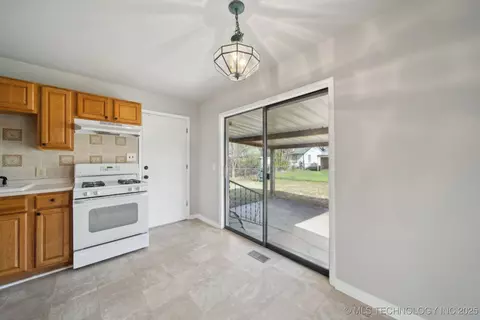 9761 E 5th St, Tulsa, OK 74128 photo 10