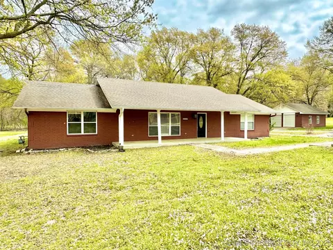 1404 Country Ridge Dr, Stigler, OK 74462
