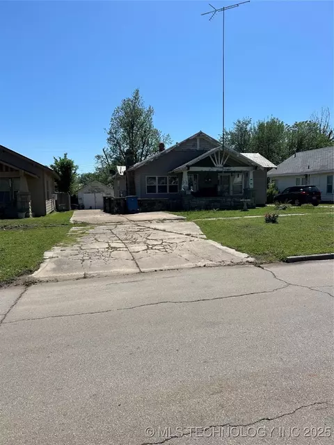 1123 E Moses St, Cushing, OK 74023 photo 1