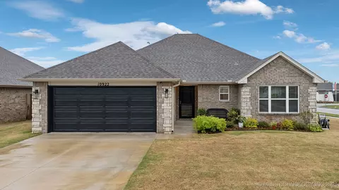 10922 S 274th Ave E, Coweta, OK 74429