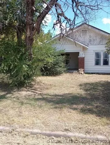 202 N 2nd, Okemah, OK 74859