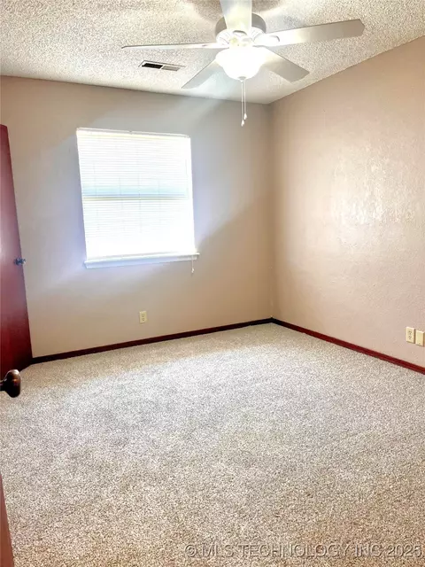 586 E 140th St, Glenpool, OK 74033 photo 13