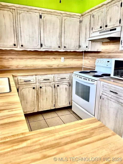 586 E 140th St, Glenpool, OK 74033 photo 7
