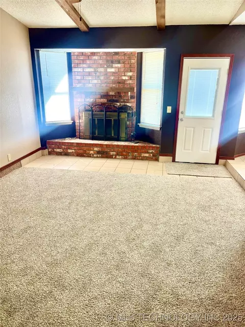 586 E 140th St, Glenpool, OK 74033 photo 4