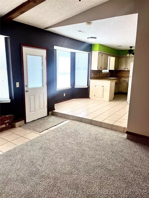 586 E 140th St, Glenpool, OK 74033 photo 5