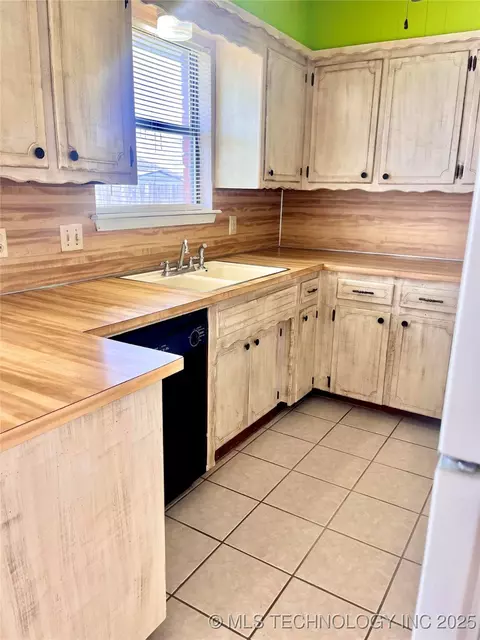 586 E 140th St, Glenpool, OK 74033 photo 8
