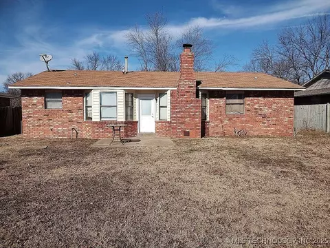 586 E 140th St, Glenpool, OK 74033 photo 3