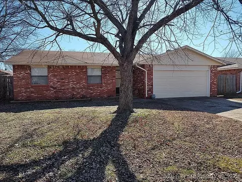 586 E 140th St, Glenpool, OK 74033 photo 2
