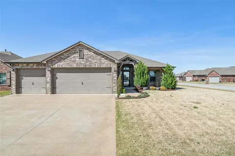 26967 E 142nd Pl S, Coweta, OK 74429